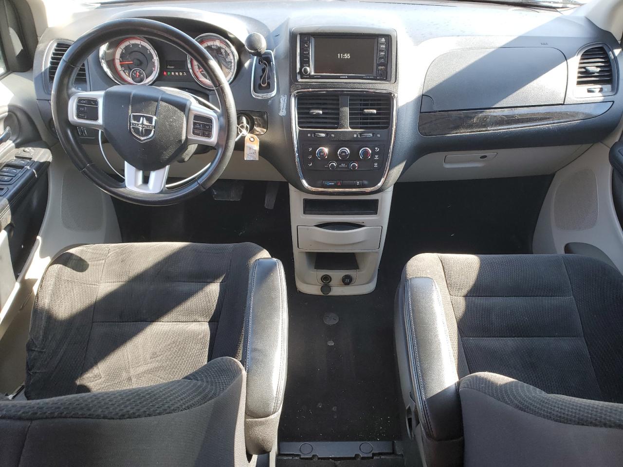 2017 Dodge Caravan - Image 8