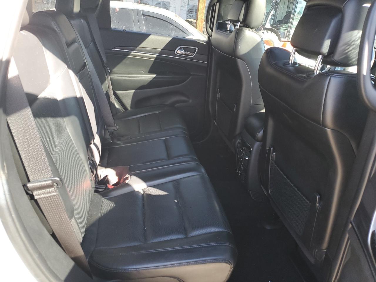 2020 Jeep Grand Cherokee - Image 11