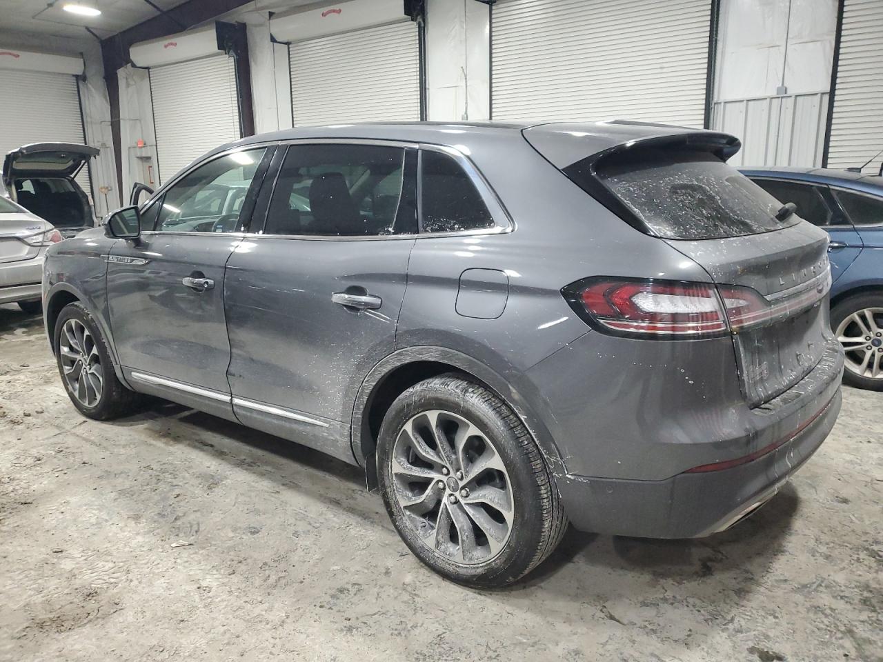 2022 Lincoln Nautilus - Image 2