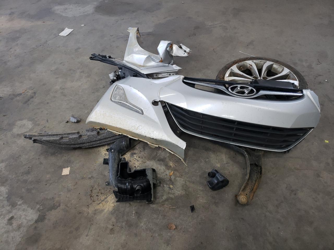2014 Hyundai Elantra - Image 12