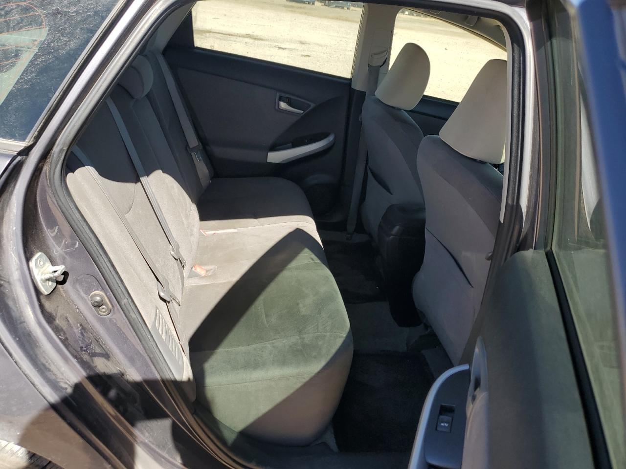 2013 Toyota Prius - Image 10