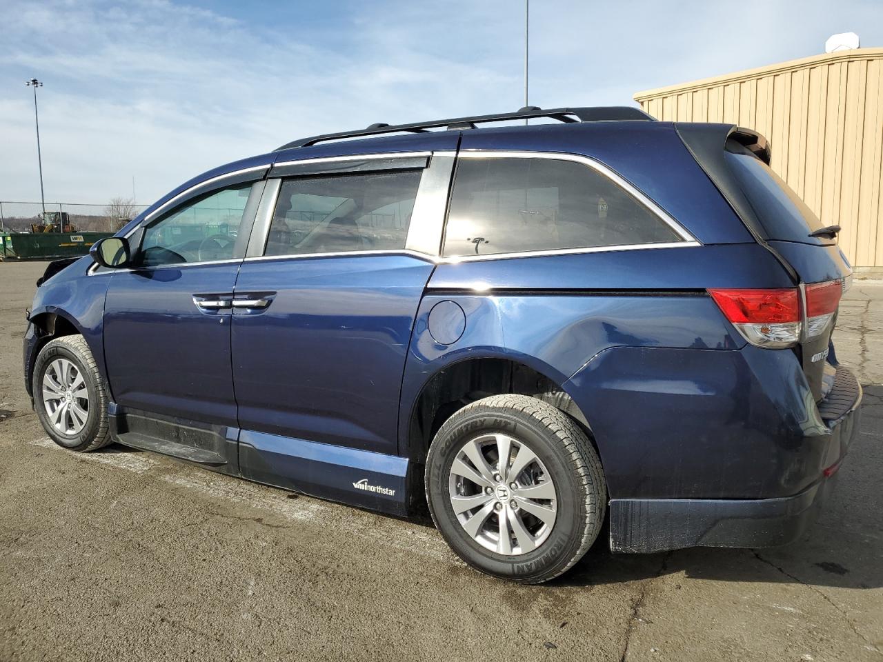 2017 Honda Odyssey - Image 2