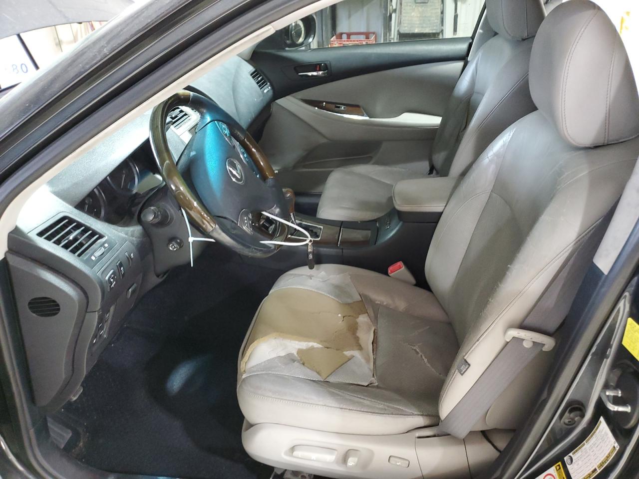 2011 Lexus ES - Image 7