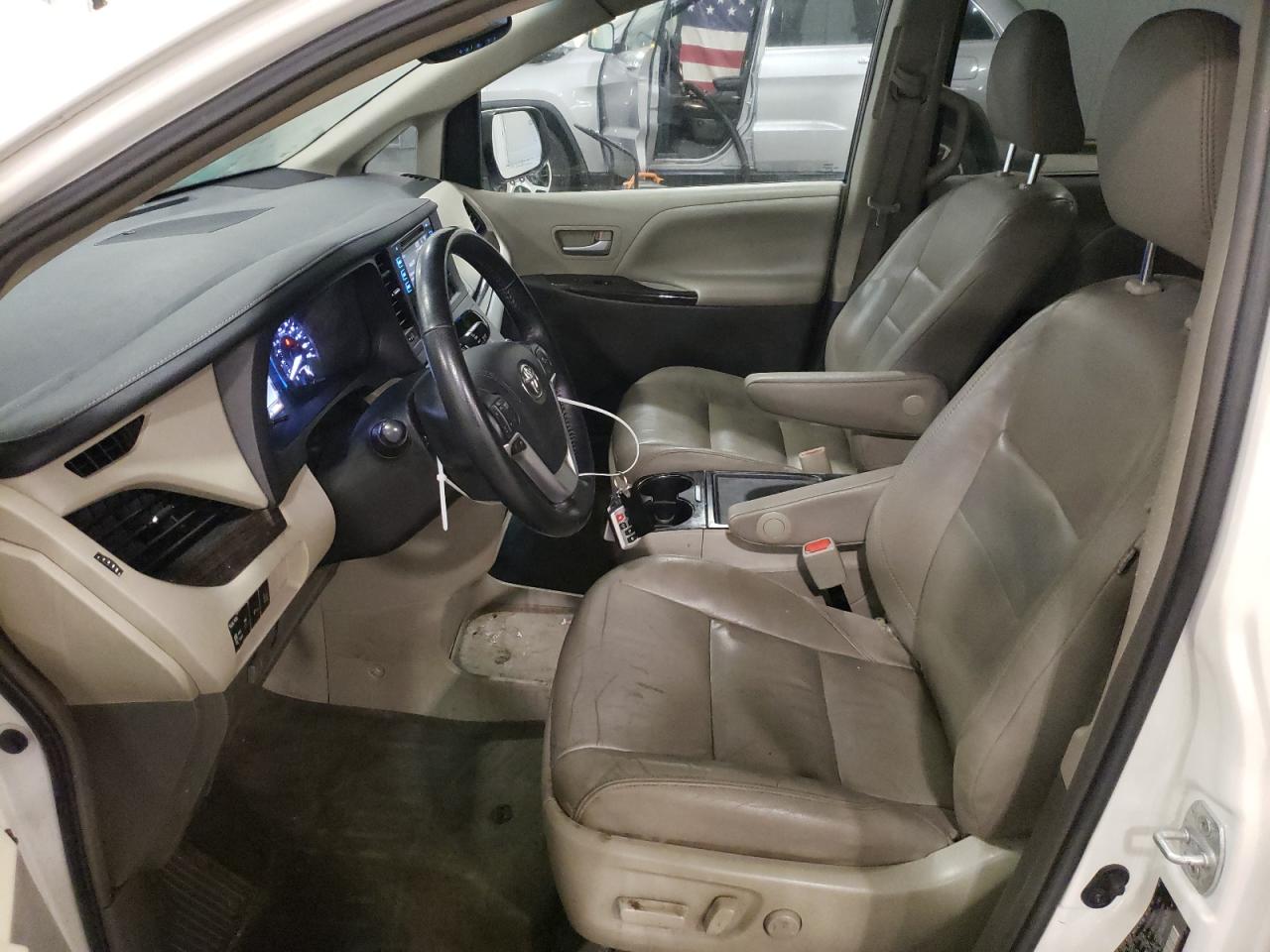 2015 Toyota Sienna - Image 7