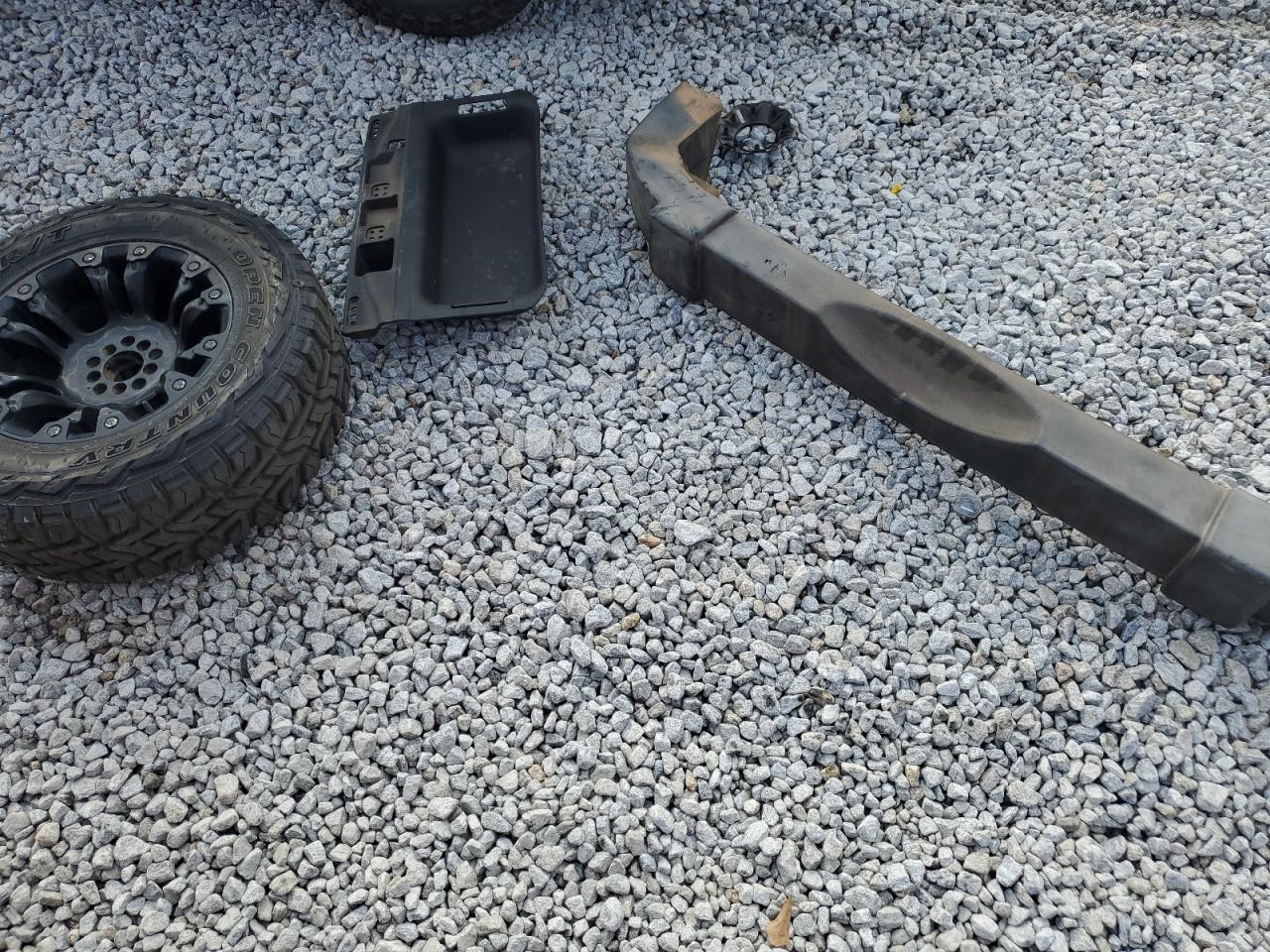2015 Jeep Wrangler - Image 12