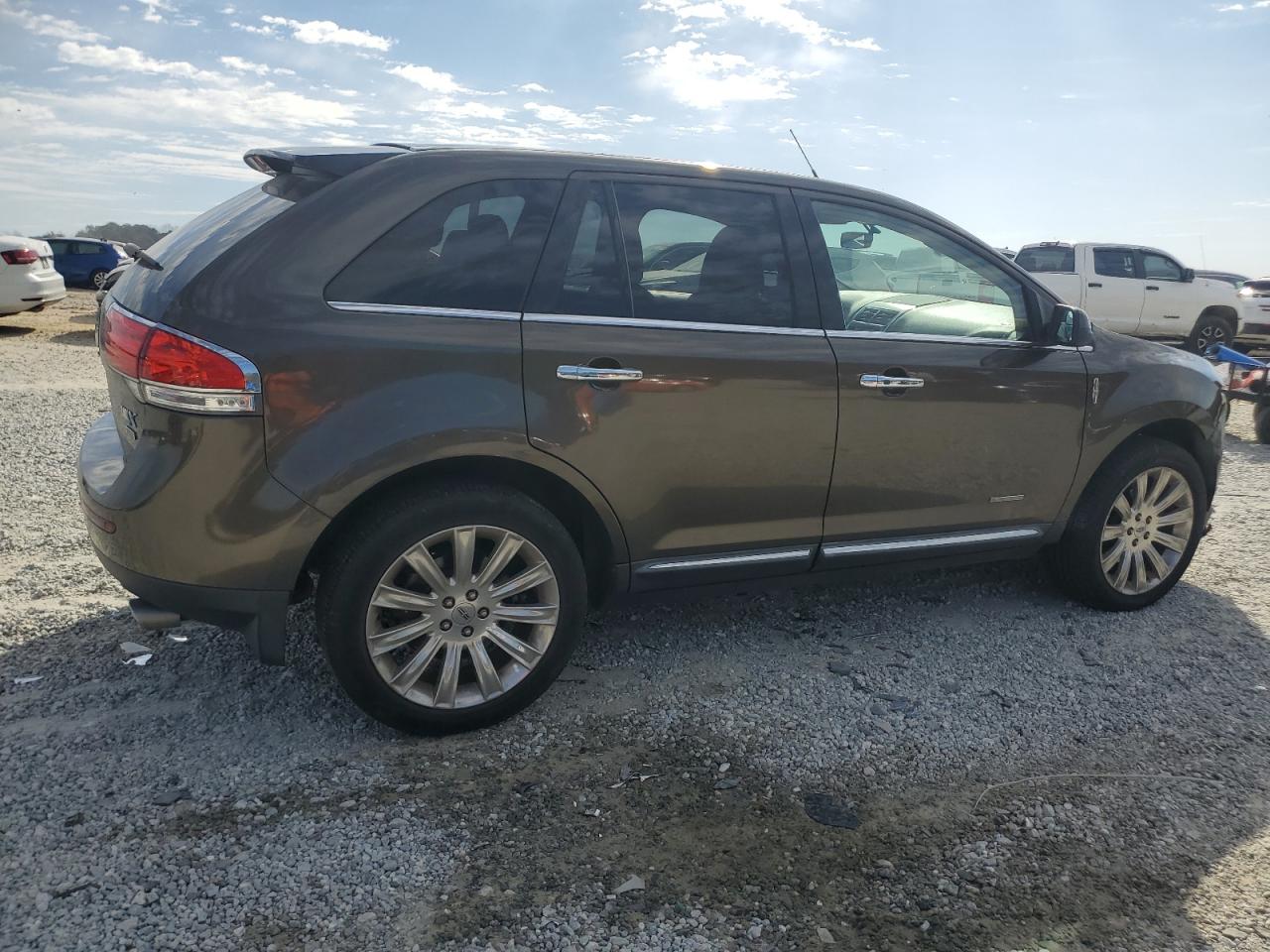 2011 Lincoln MKX - Image 3