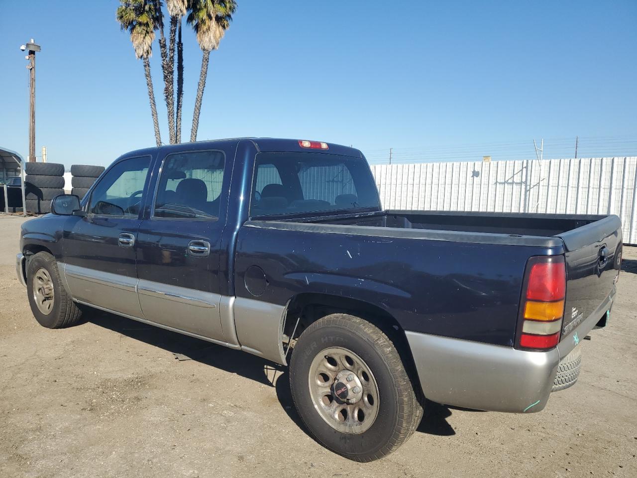 2006 GMC Sierra - Image 2