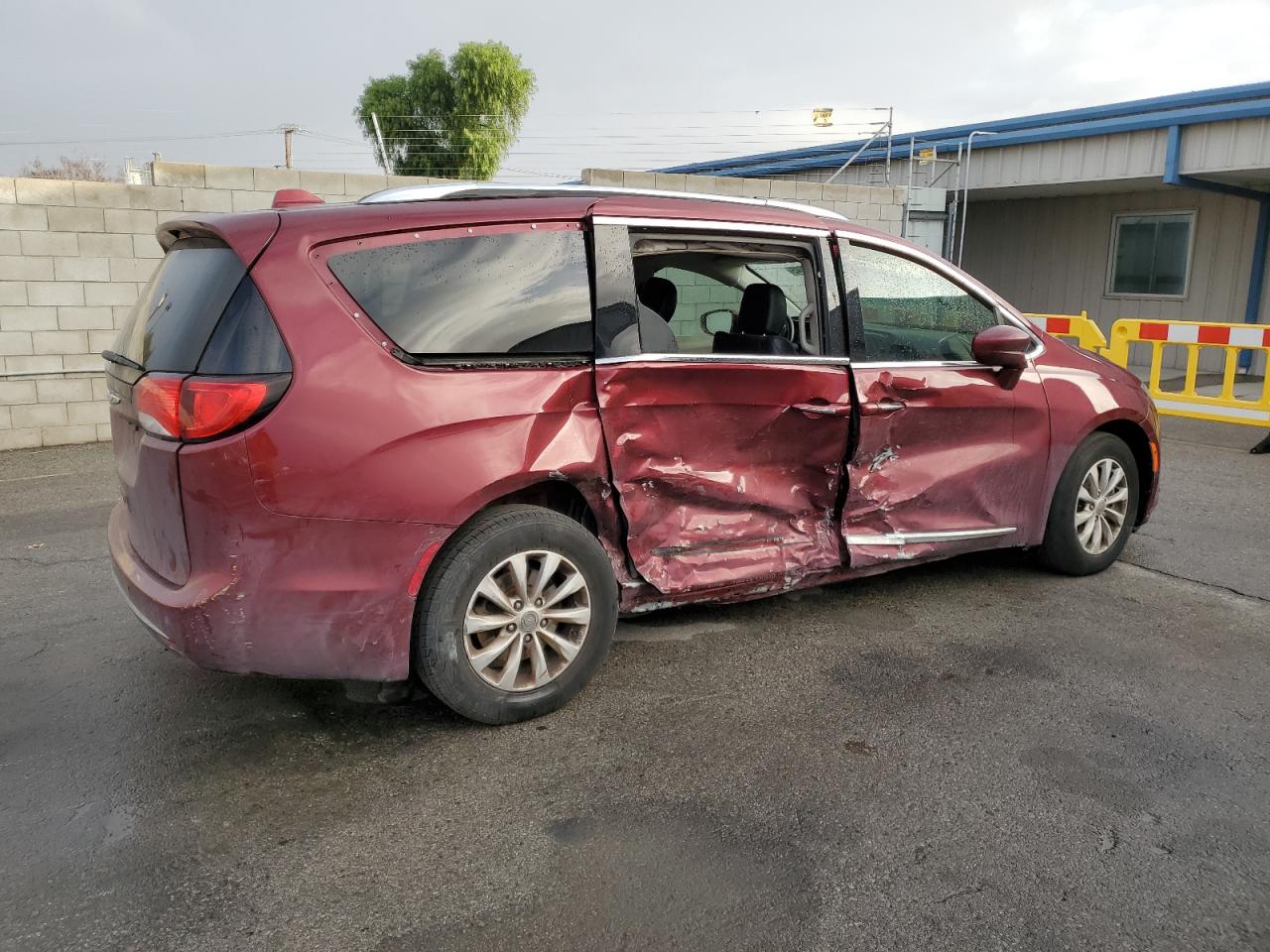 2018 Chrysler Pacifica - Image 3