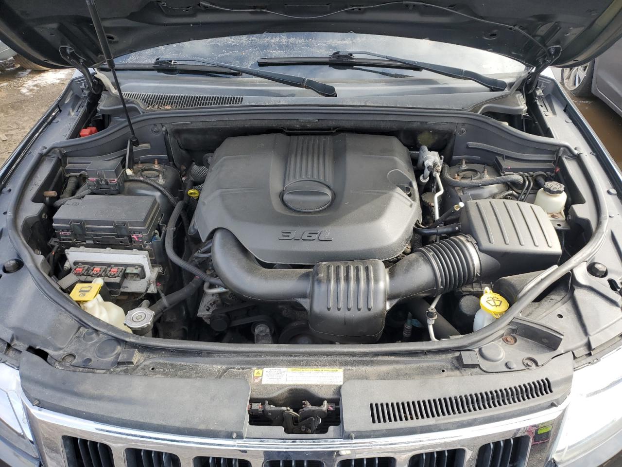2011 Jeep Grand Cherokee - Image 12