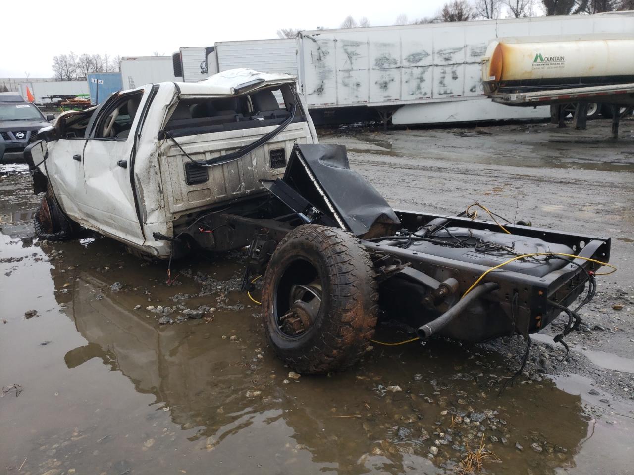 2015 RAM 3500 - Image 2