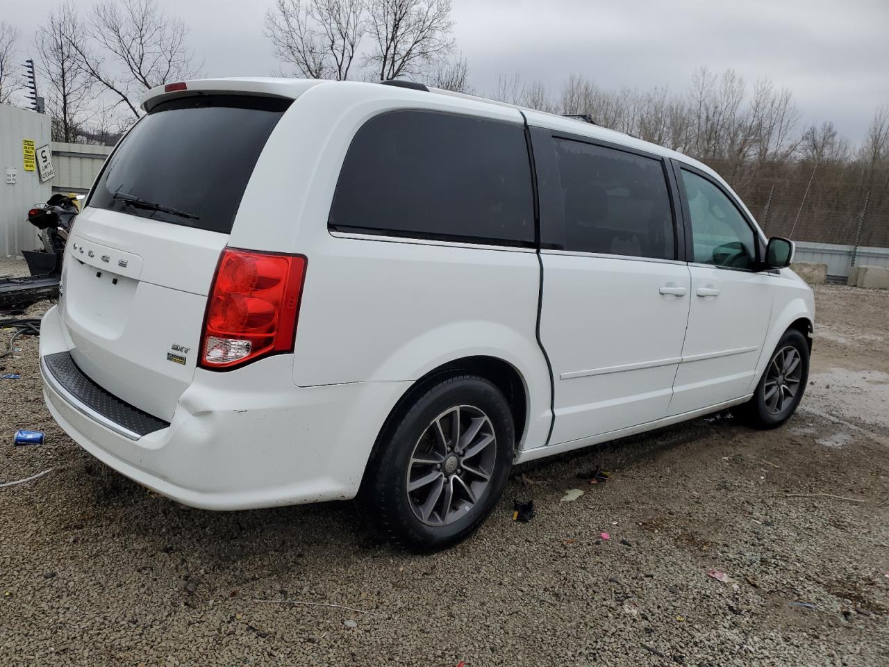 2017 Dodge Caravan - Image 3