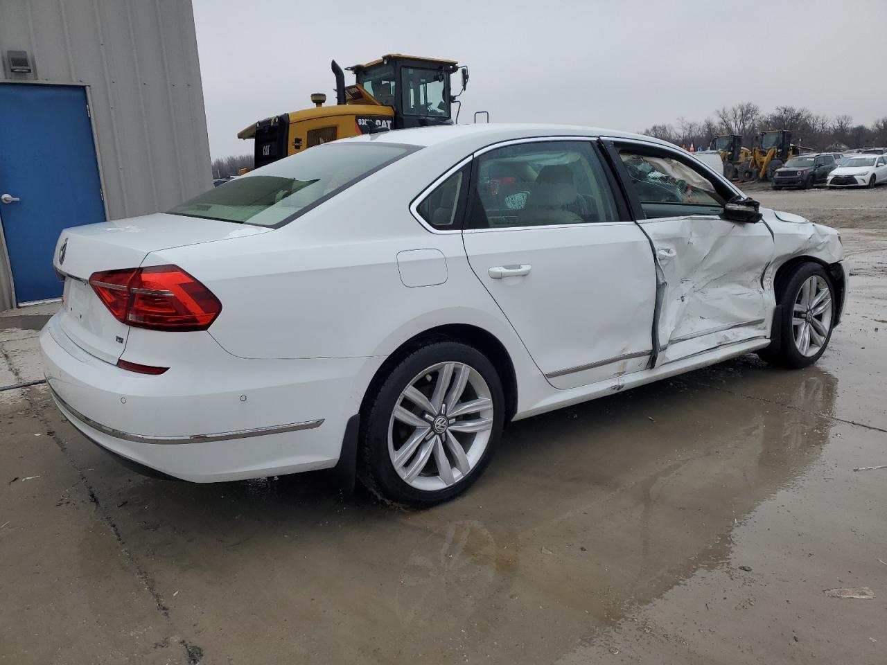 2016 Volkswagen Passat - Image 3