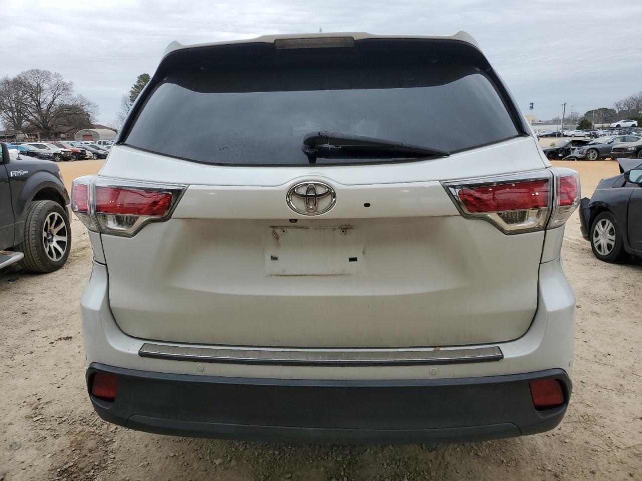 2015 Toyota Highlander - Image 6