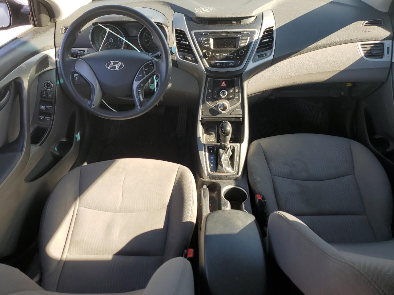 2015 Hyundai Elantra - Image 8