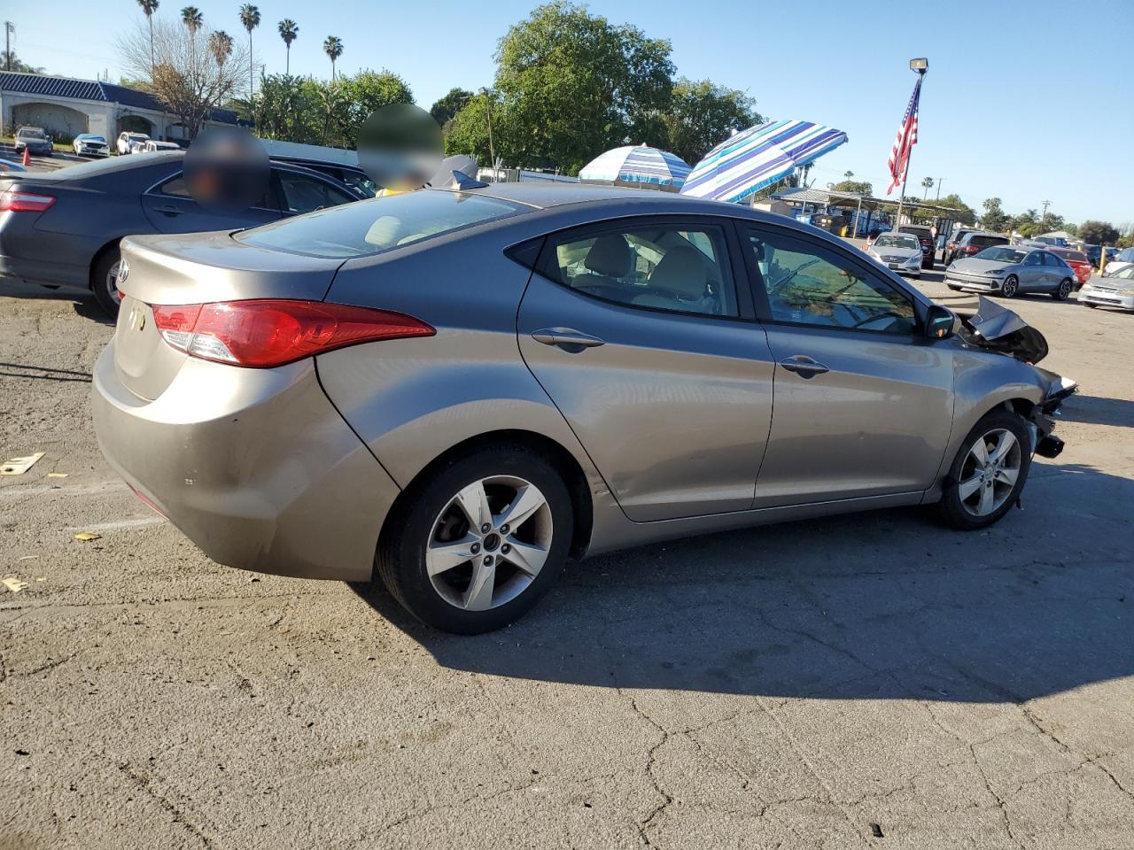 2013 Hyundai Elantra - Image 3