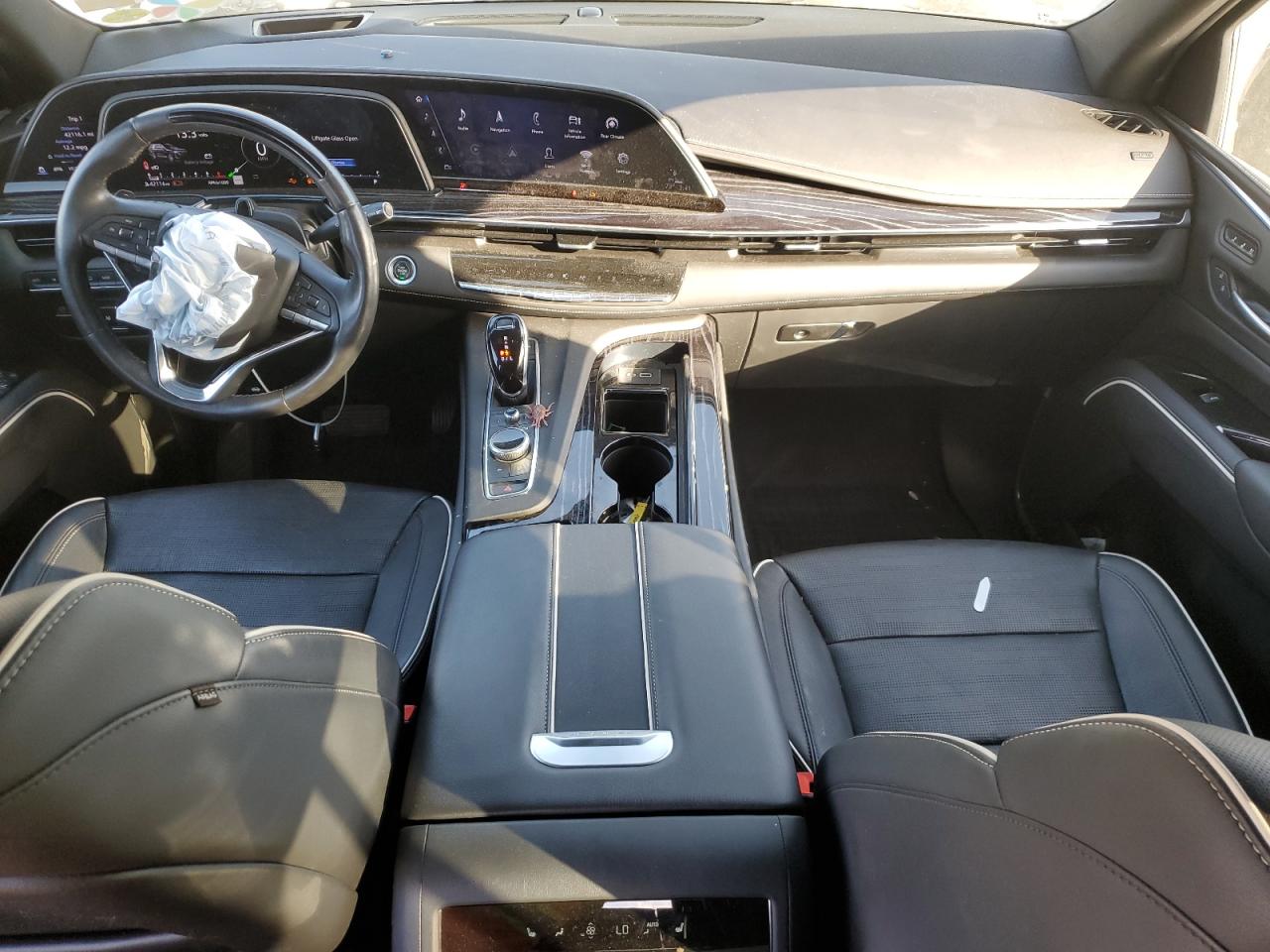 2022 Cadillac Escalade - Image 8