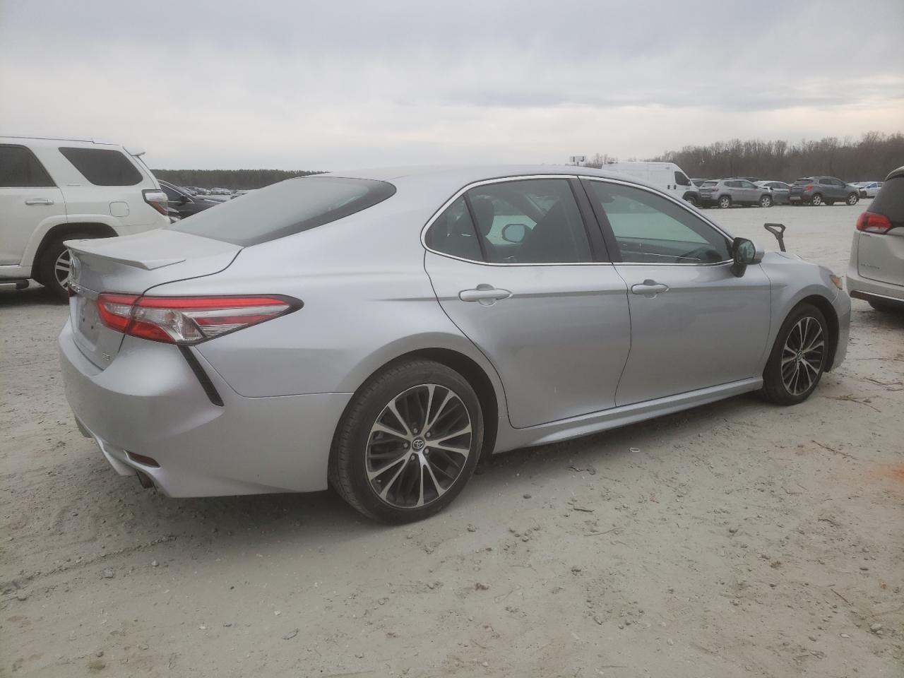 4T1B11HK2JU549111 TOYOTA CAMRY 2018