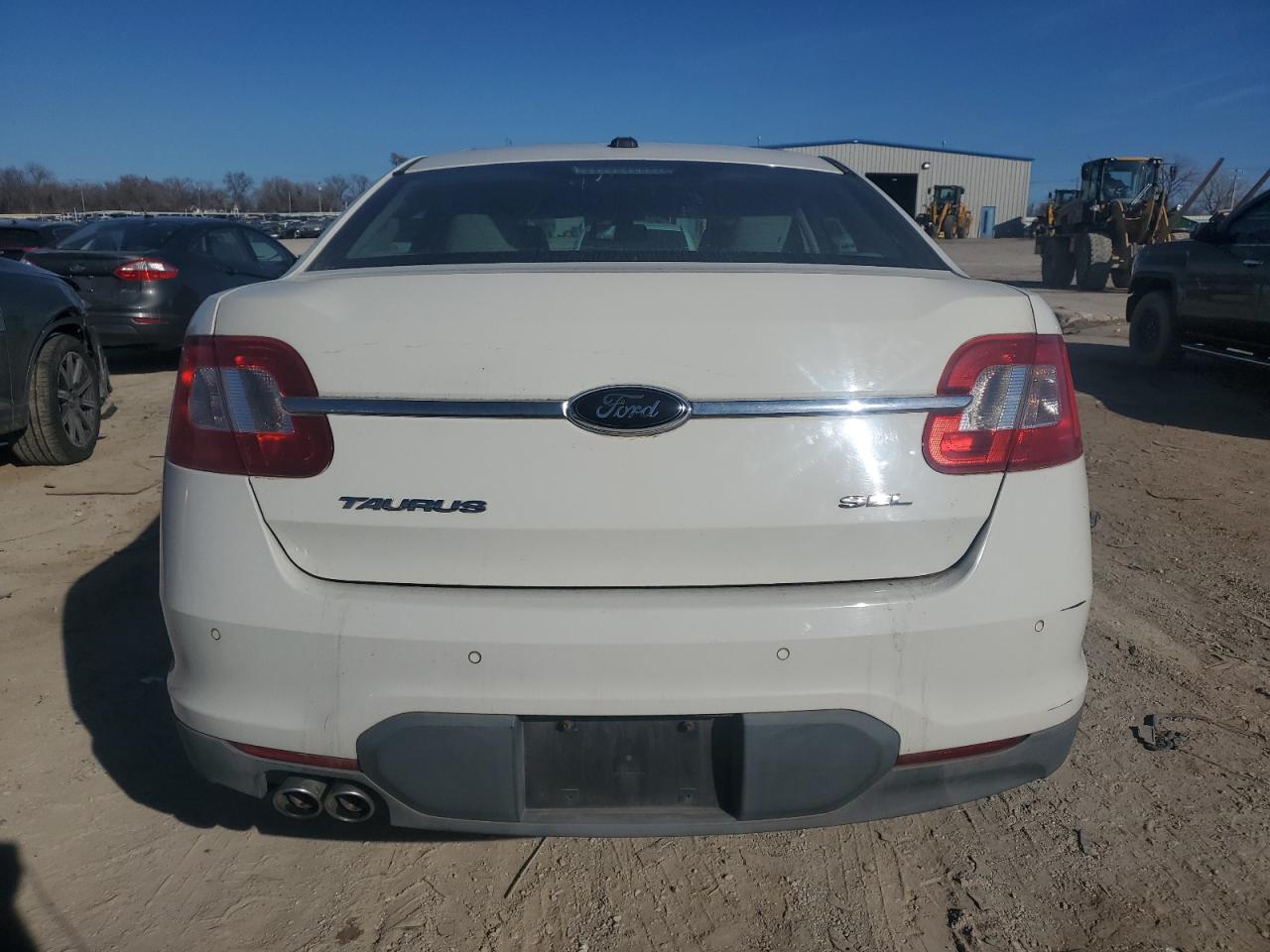 2011 Ford Taurus - Image 6