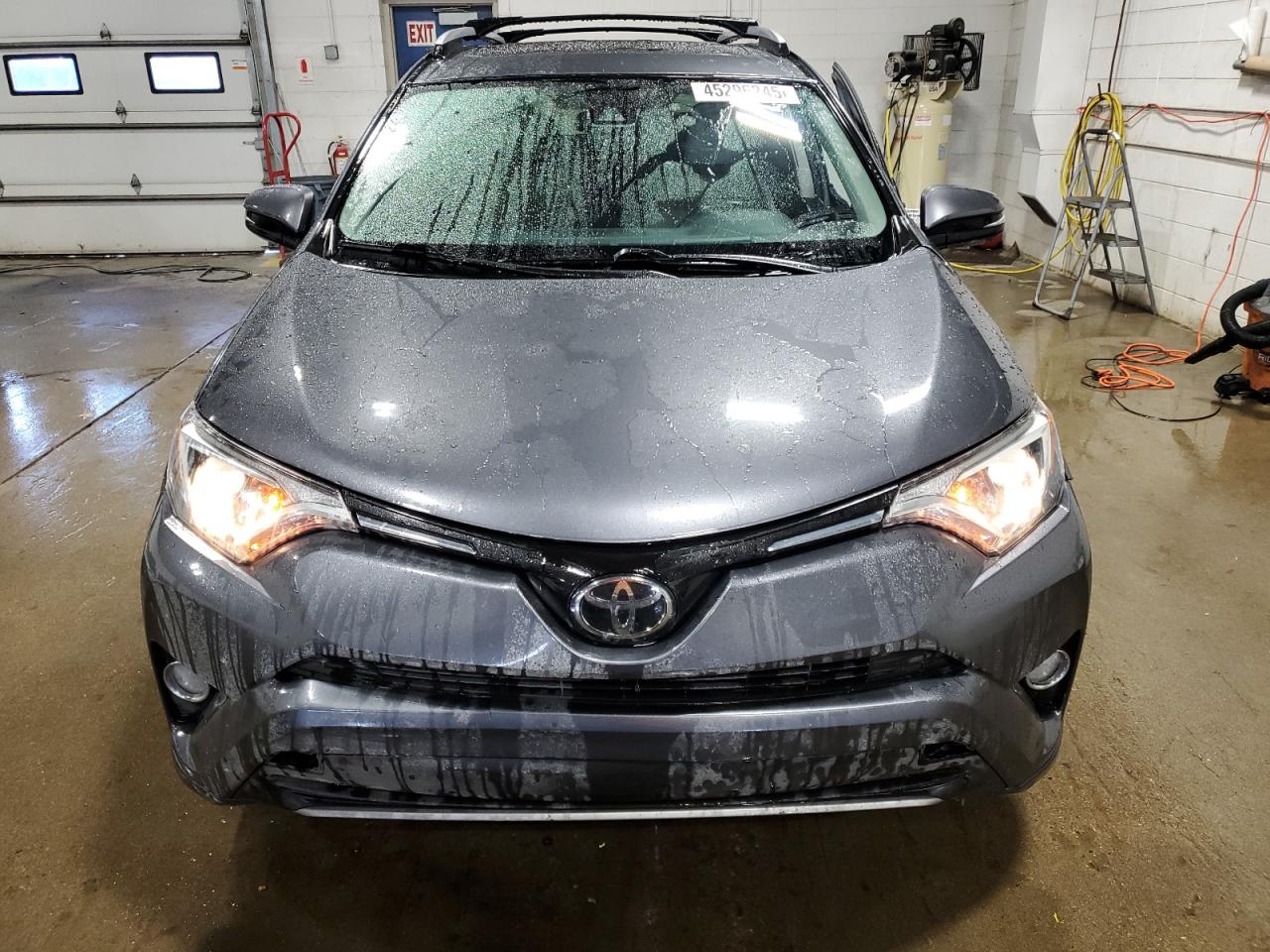 2017 Toyota RAV 4 - Image 5