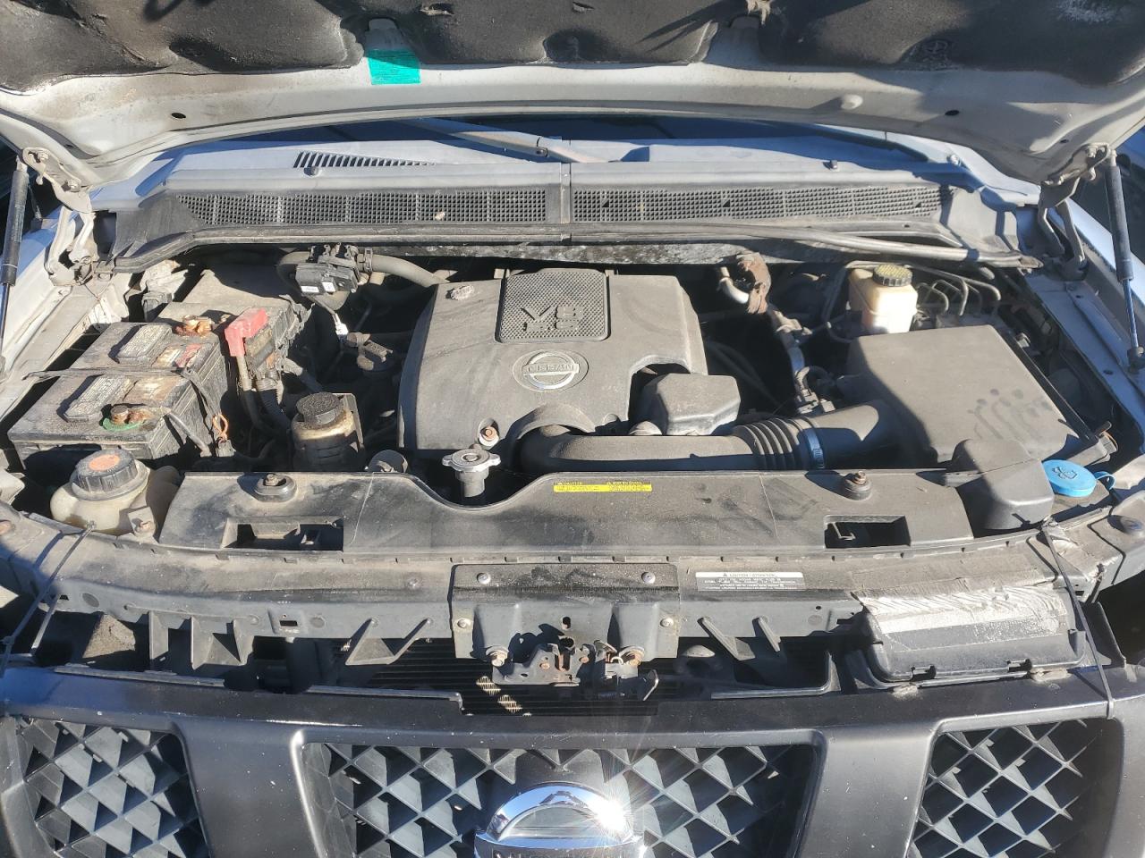 2011 Nissan Titan - Image 11