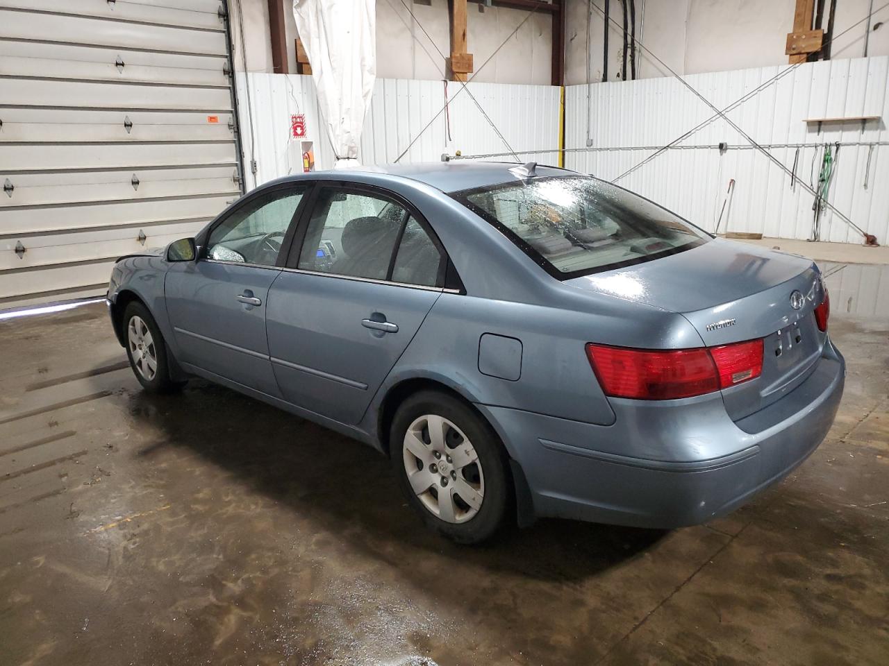 2009 Hyundai Sonata - Image 2
