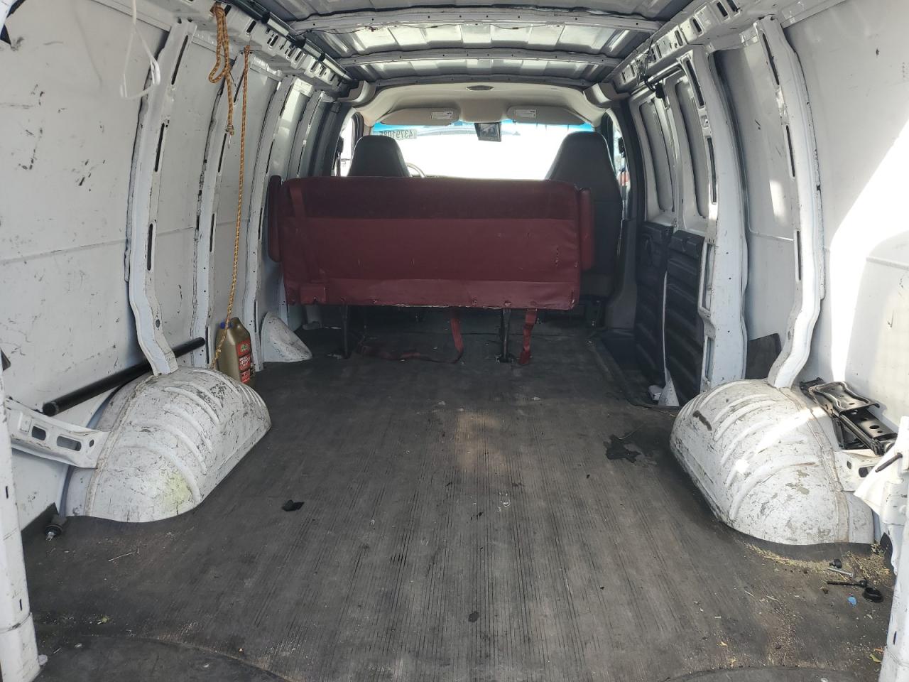2008 Chevrolet Express - Image 10