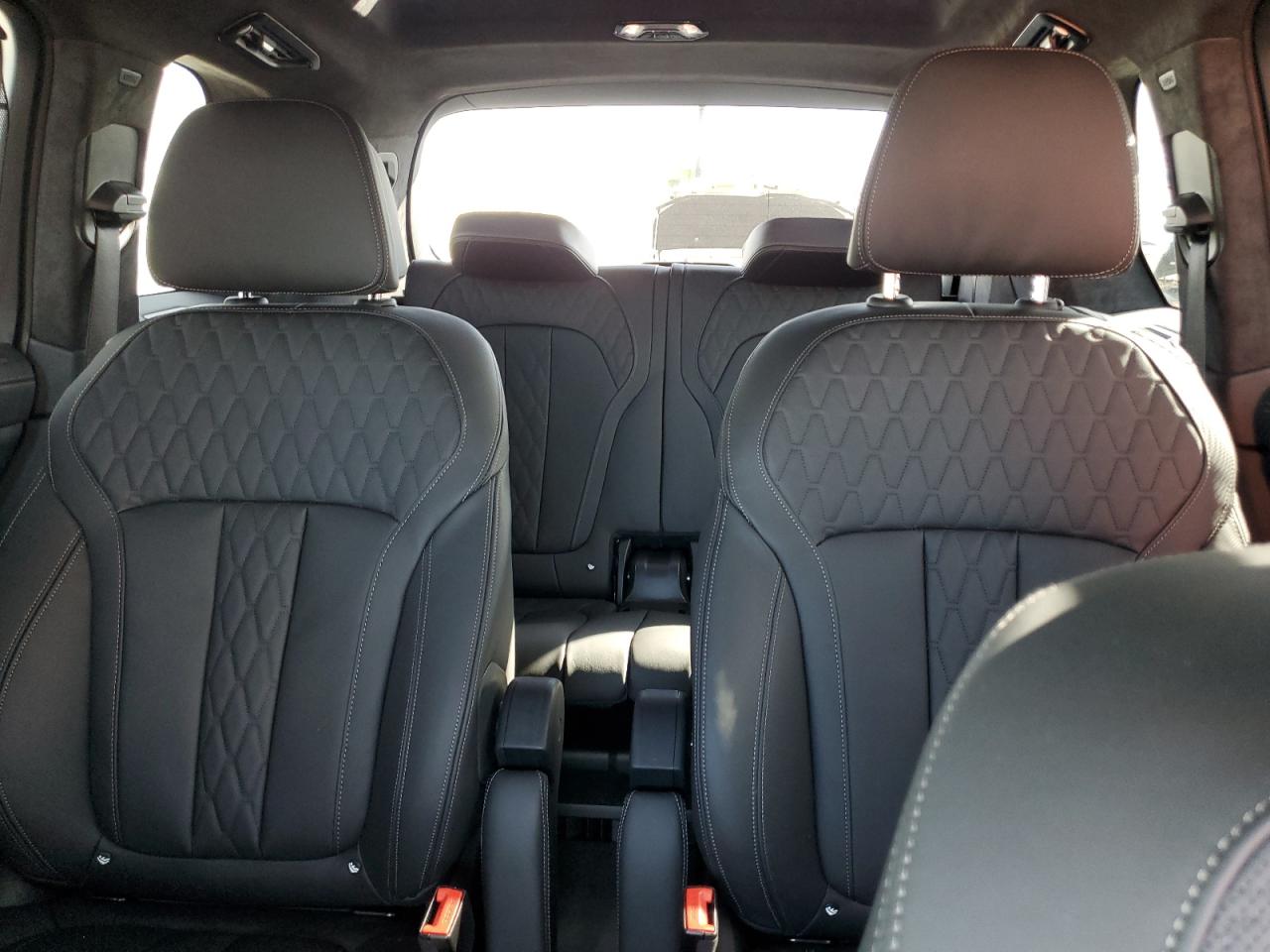 2024 BMW X7 - Image 10