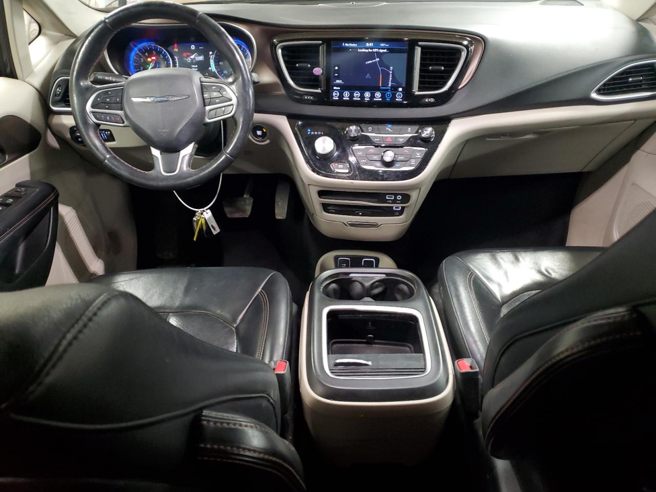 2018 Chrysler Pacifica - Image 8