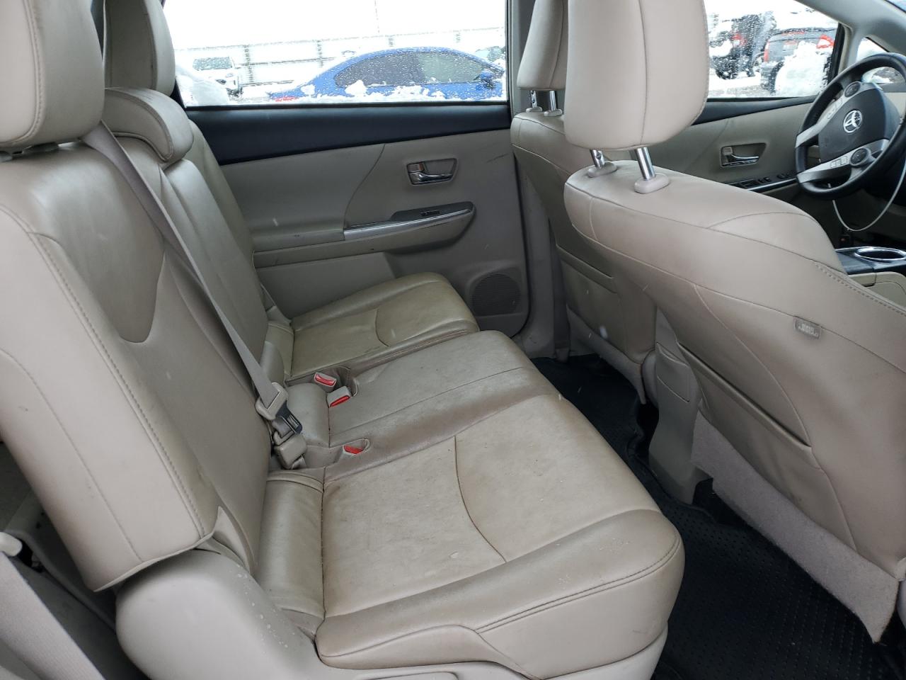 2015 Toyota Prius - Image 10