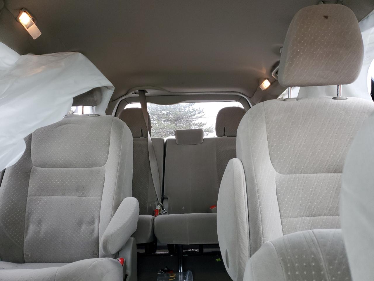 2017 Toyota Sienna - Image 10