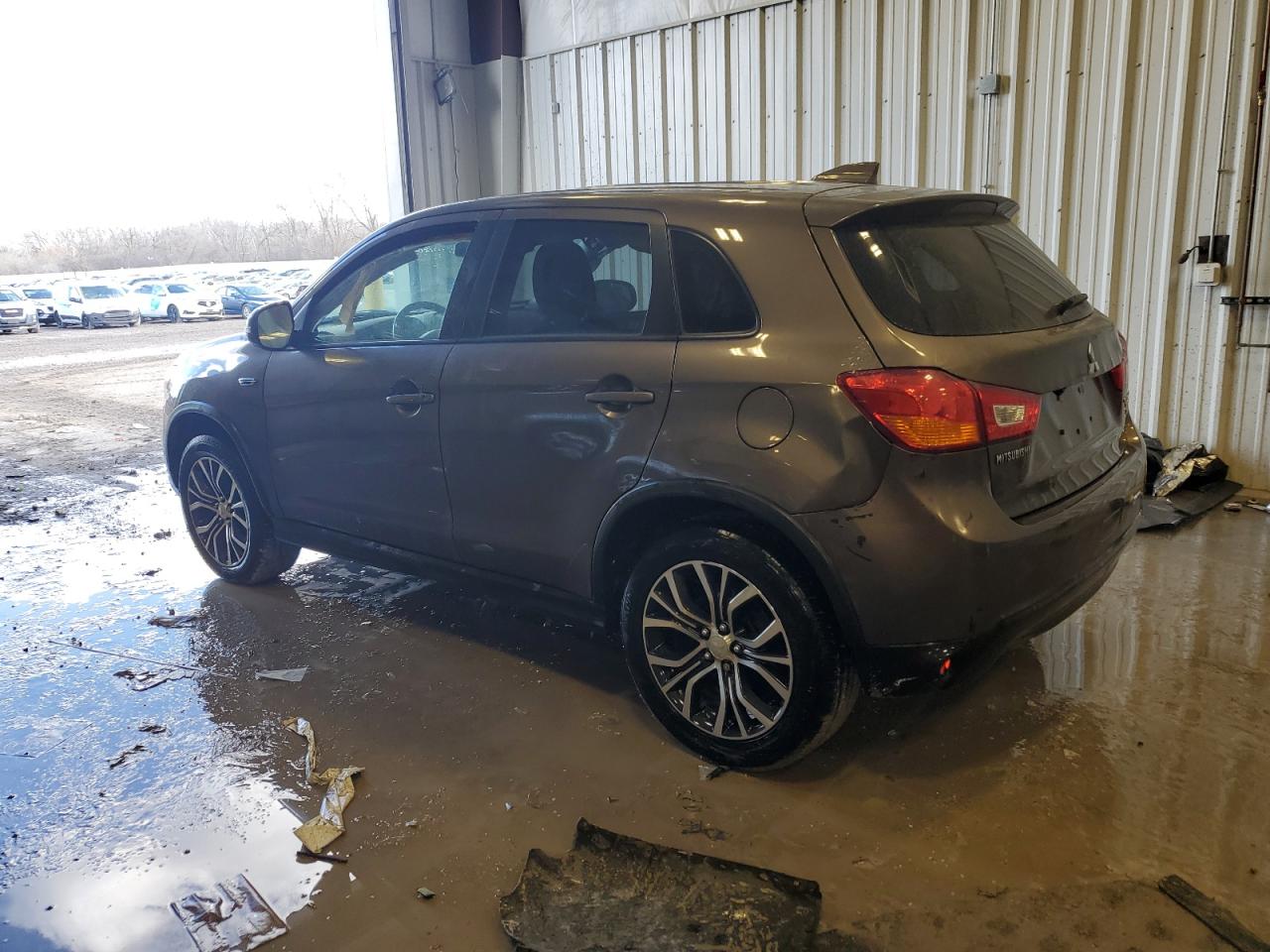 2017 Mitsubishi Outlander - Image 2