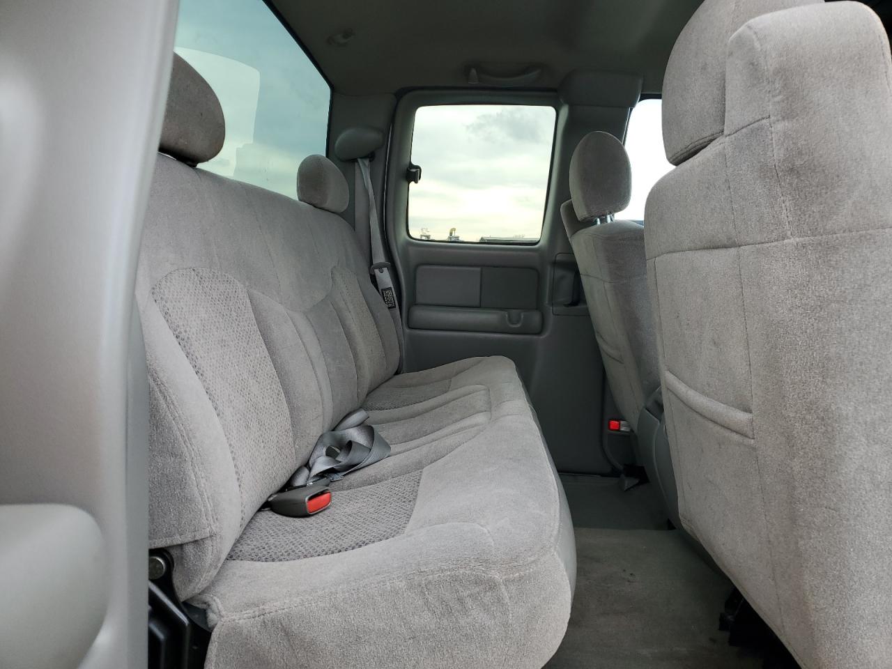 2000 Chevrolet Silverado - Image 11