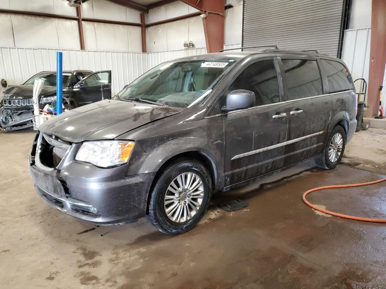 2015 Chrysler Town & Country - Image 1