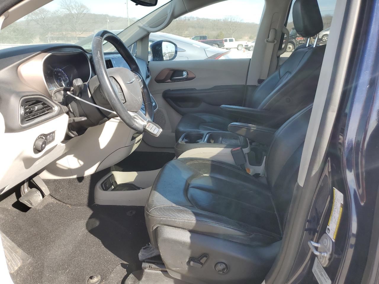 2017 Chrysler Pacifica - Image 7