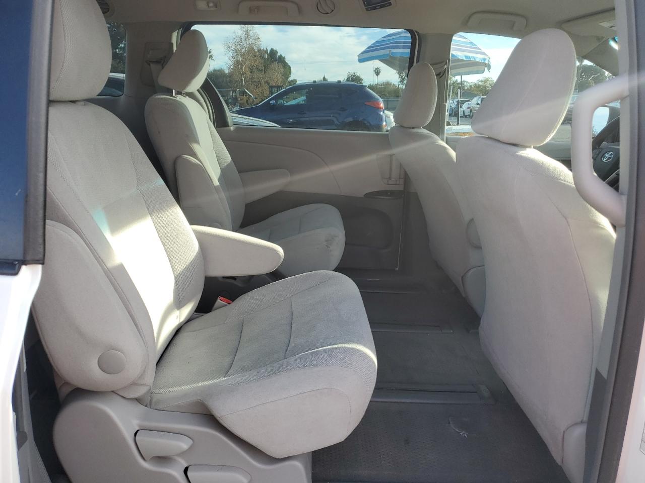 2015 Toyota Sienna - Image 11