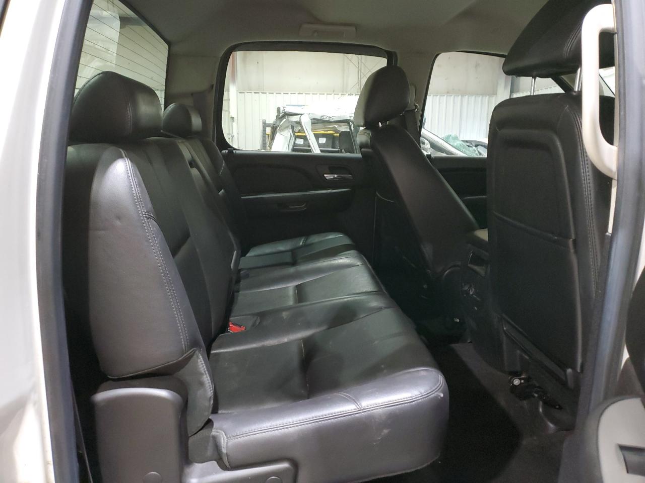 2014 Chevrolet Silverado - Image 10