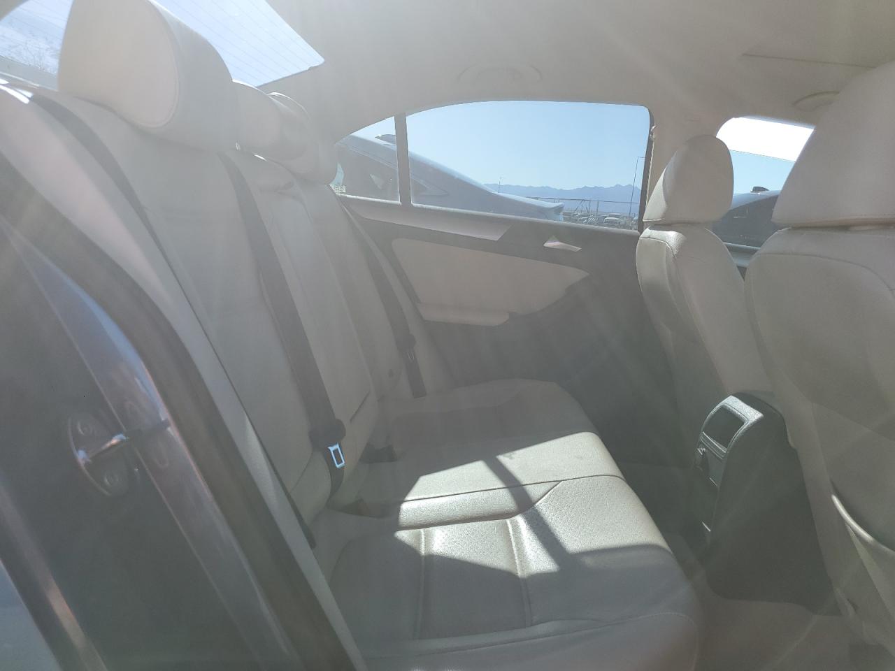 2016 Volkswagen Jetta - Image 10