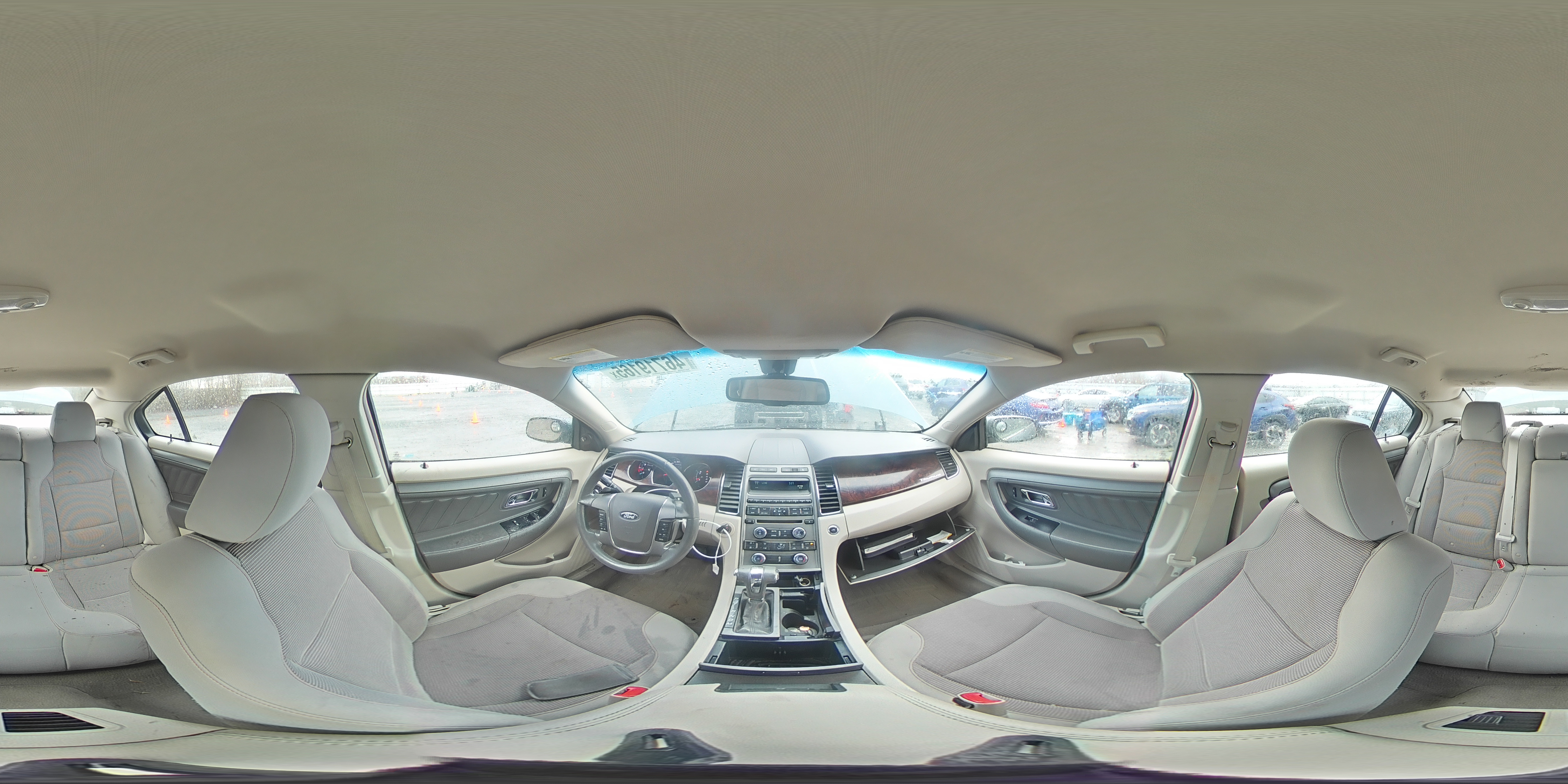 2010 Ford Taurus - Image 12