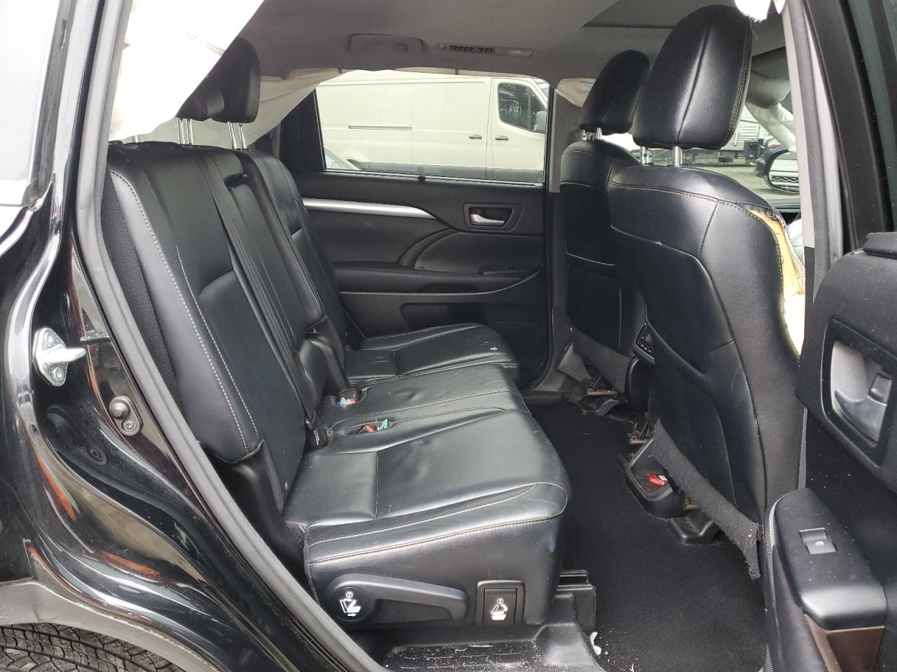 2016 Toyota Highlander - Image 12