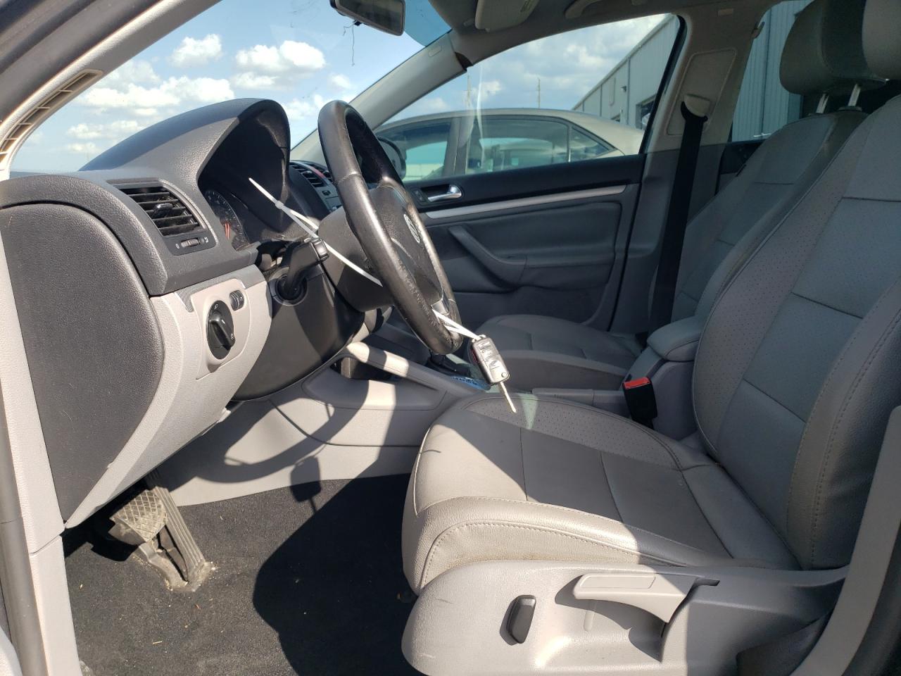 2009 Volkswagen Jetta - Image 7