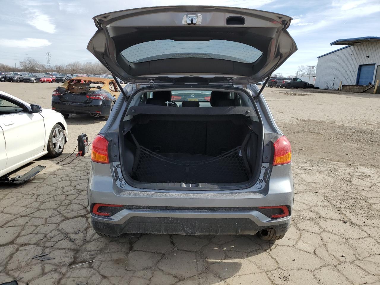 2018 Mitsubishi Outlander - Image 6