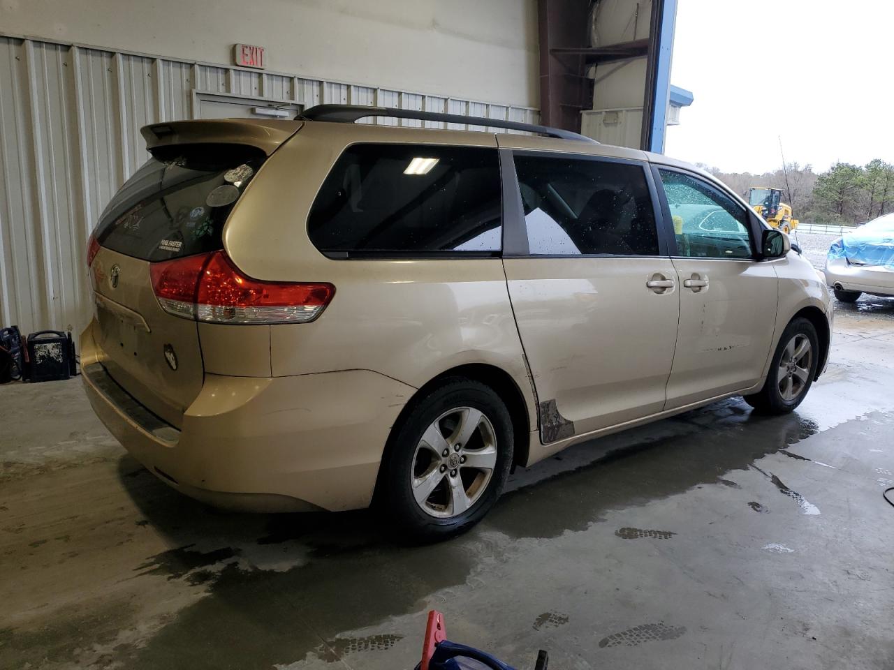 2011 Toyota Sienna - Image 3
