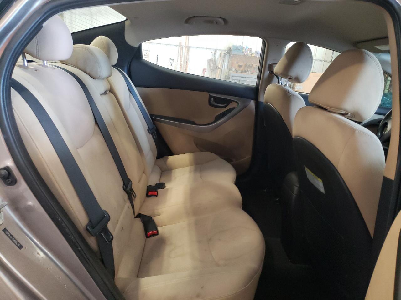 2013 Hyundai Elantra - Image 10
