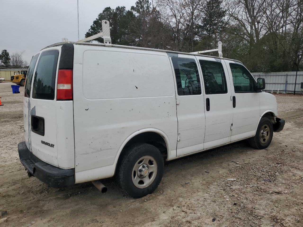 2005 Chevrolet Express - Image 3