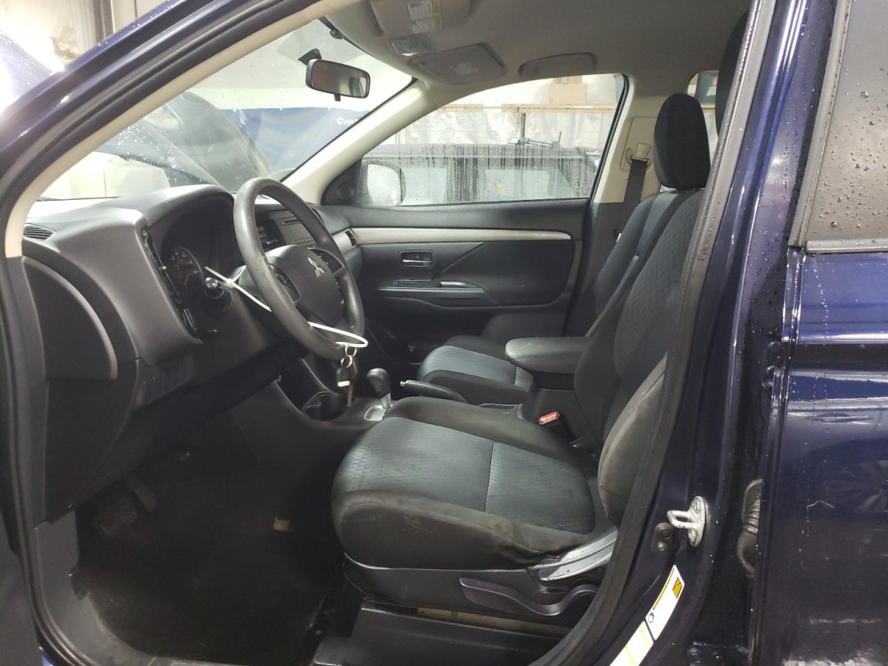 2014 Mitsubishi Outlander - Image 7