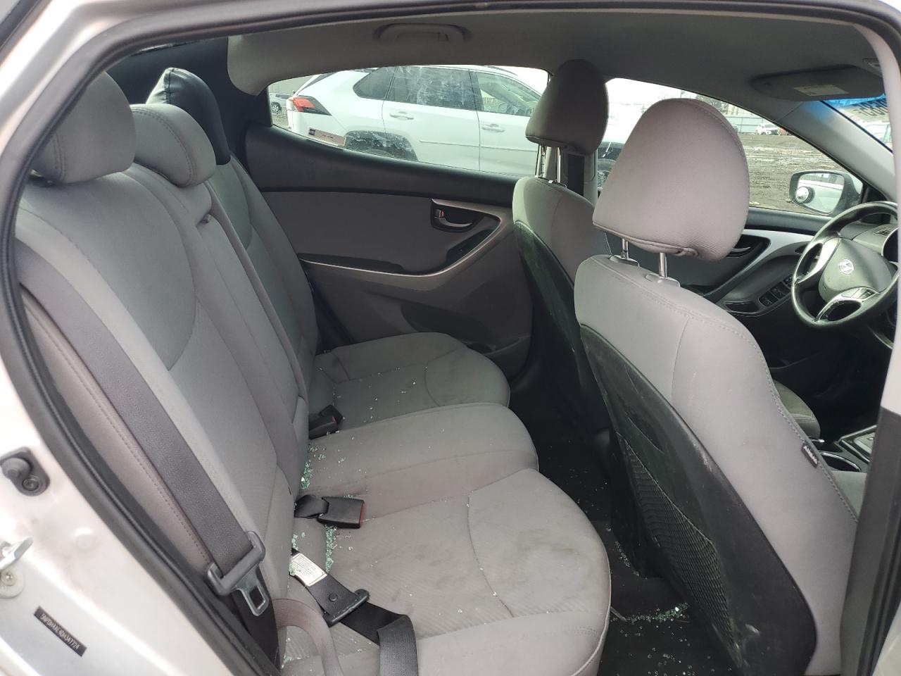 2013 Hyundai Elantra - Image 10