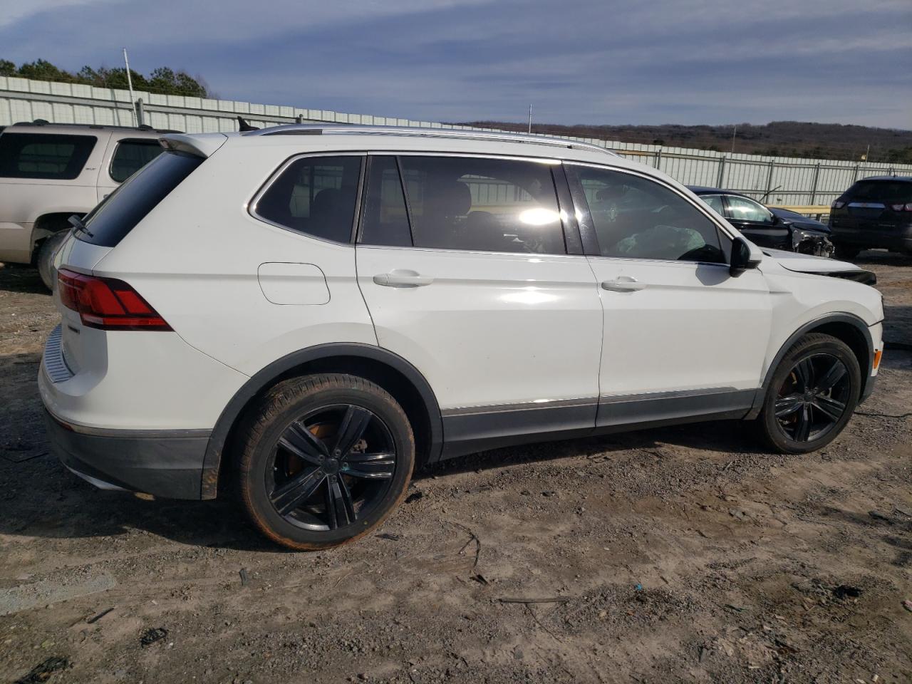 2019 Volkswagen Tiguan - Image 3