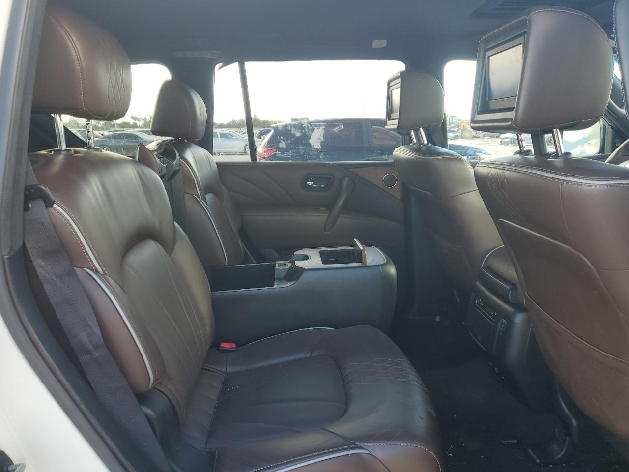 2015 Infiniti QX80 - Image 11