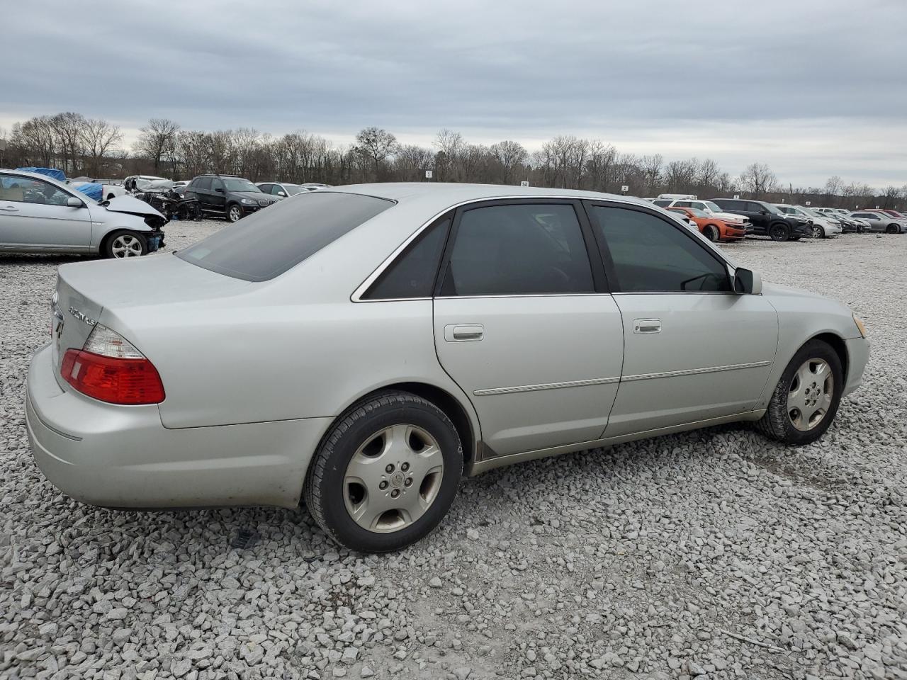 2004 Toyota Avalon - Image 3