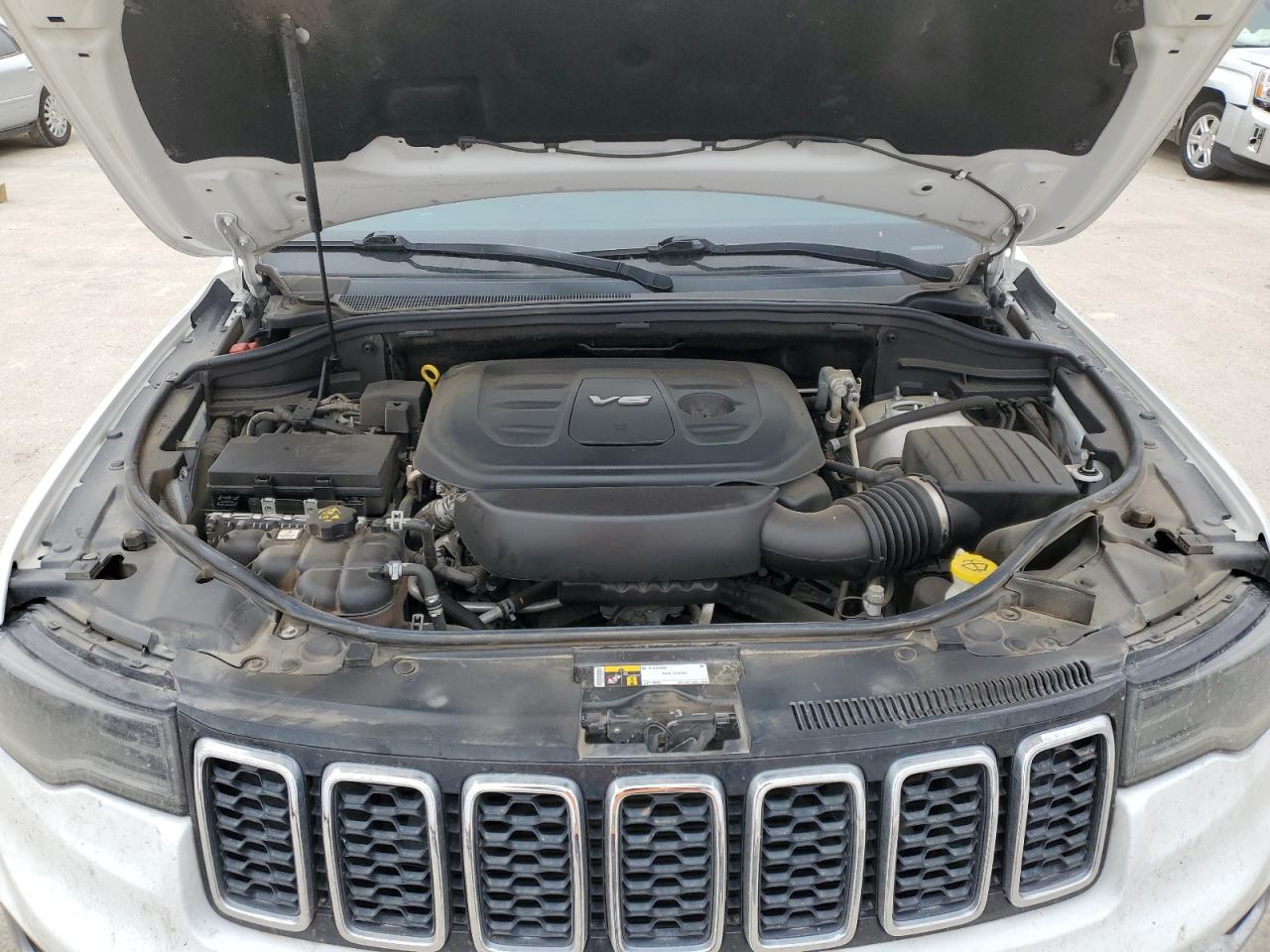 2019 Jeep Grand Cherokee - Image 12